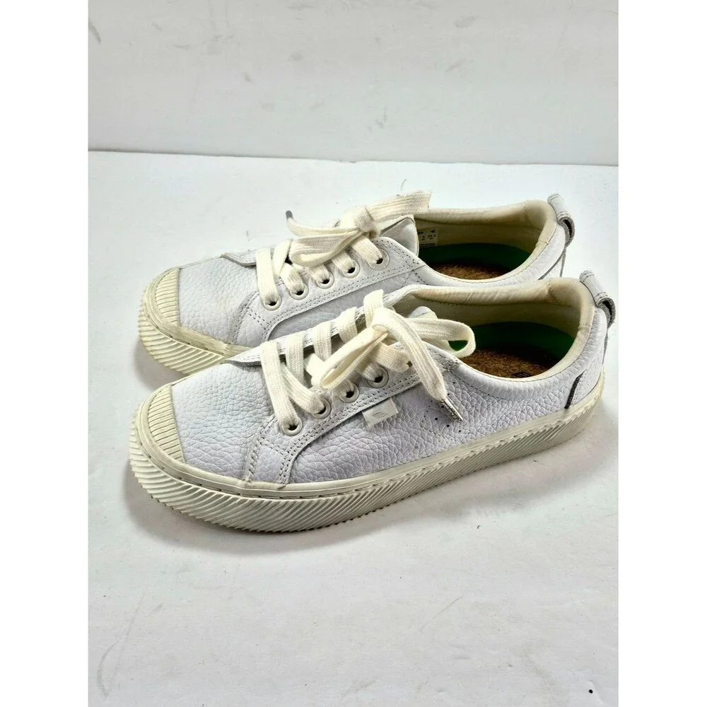 Cariuma OCA Low White Pebbled Leather Sneakers - Sustainable Comfort W6.5- M5